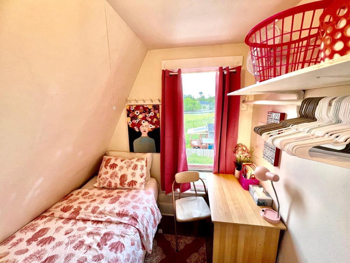 Private Room Tiny With Shared Bathroom Near Seatac Airport And Downtown Сиэтл Экстерьер фото