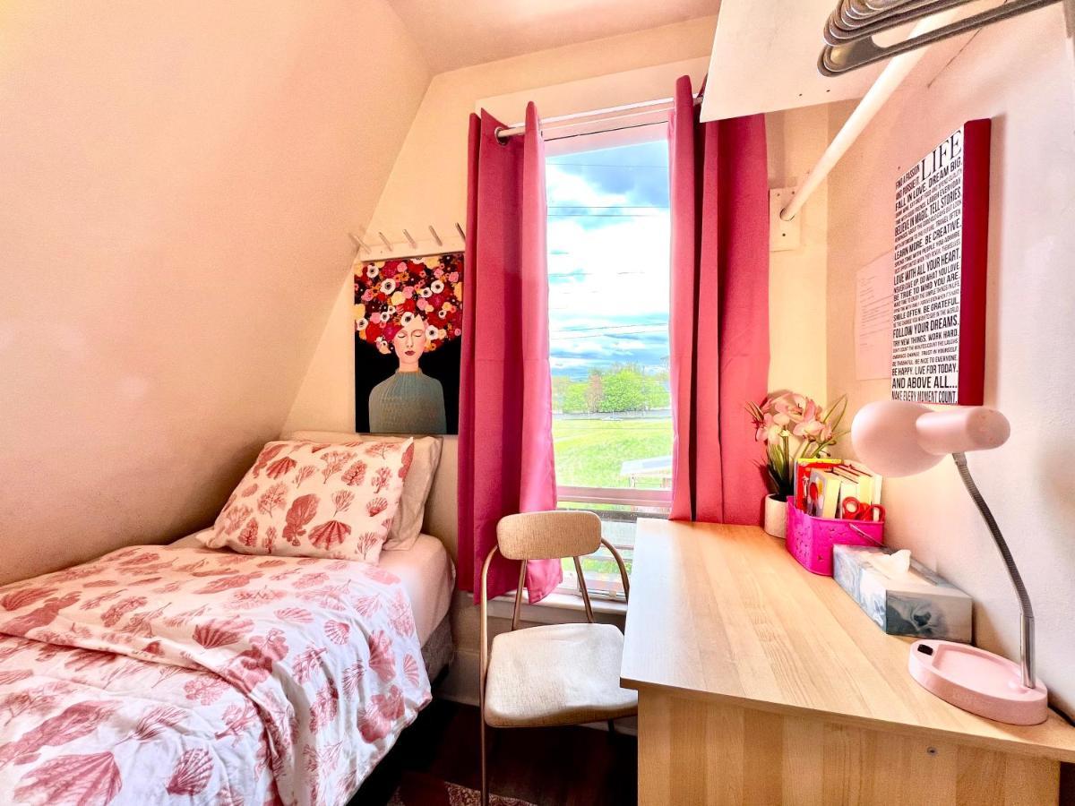 Private Room Tiny With Shared Bathroom Near Seatac Airport And Downtown Сиэтл Экстерьер фото