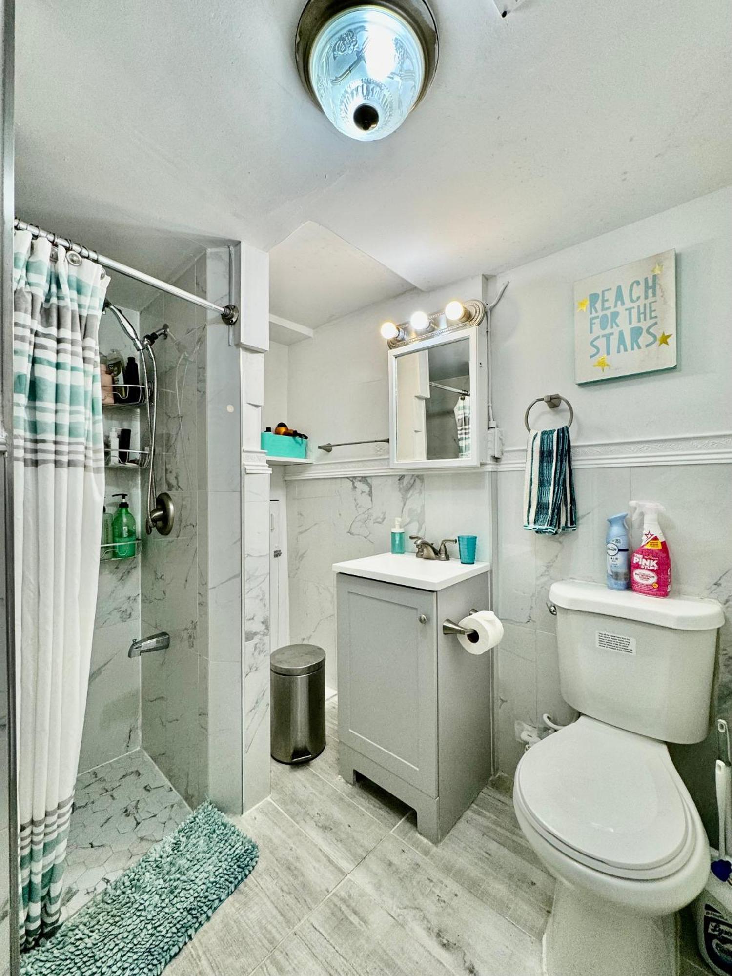 Private Room Tiny With Shared Bathroom Near Seatac Airport And Downtown Сиэтл Экстерьер фото