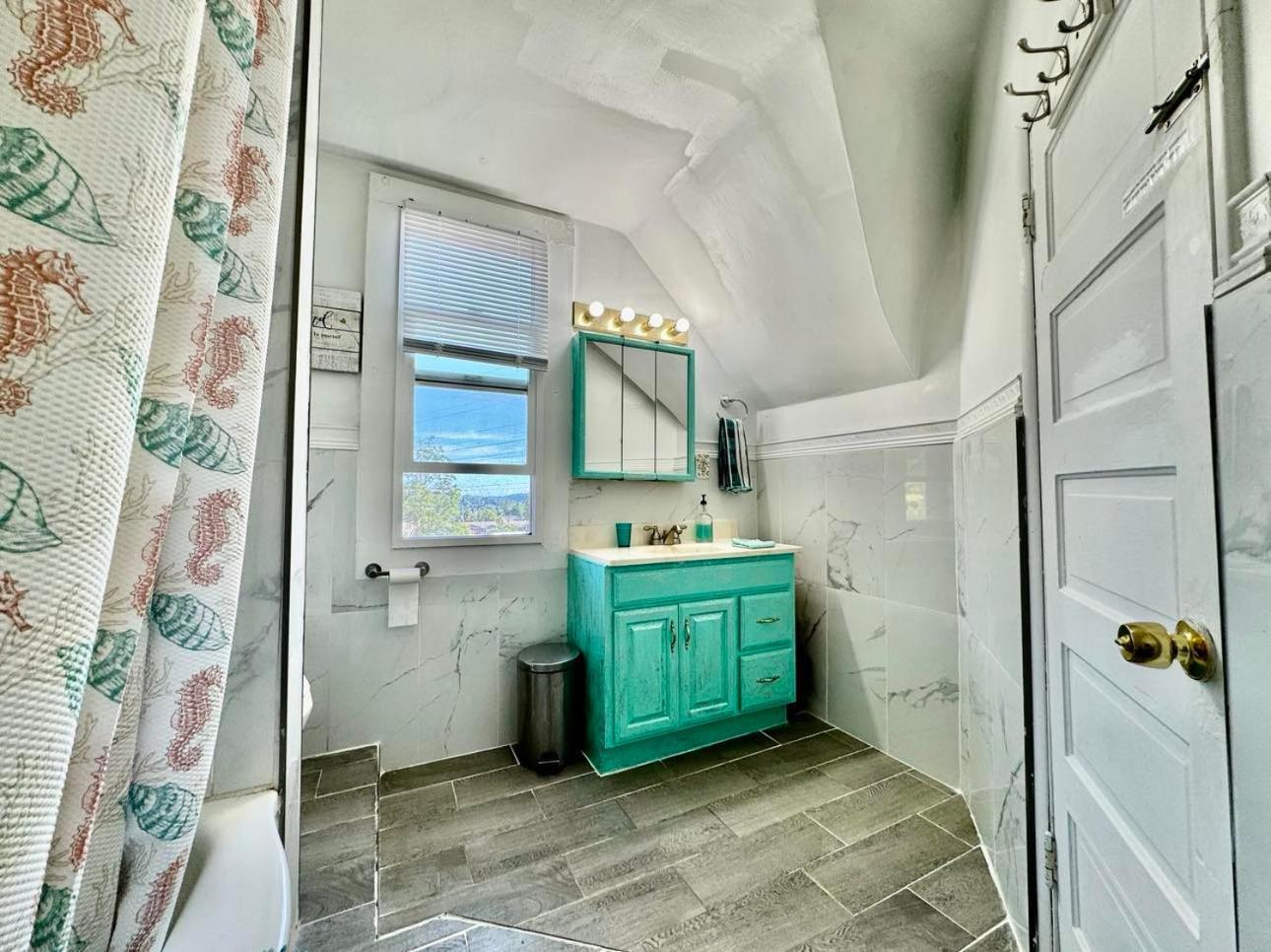 Private Room Tiny With Shared Bathroom Near Seatac Airport And Downtown Сиэтл Экстерьер фото